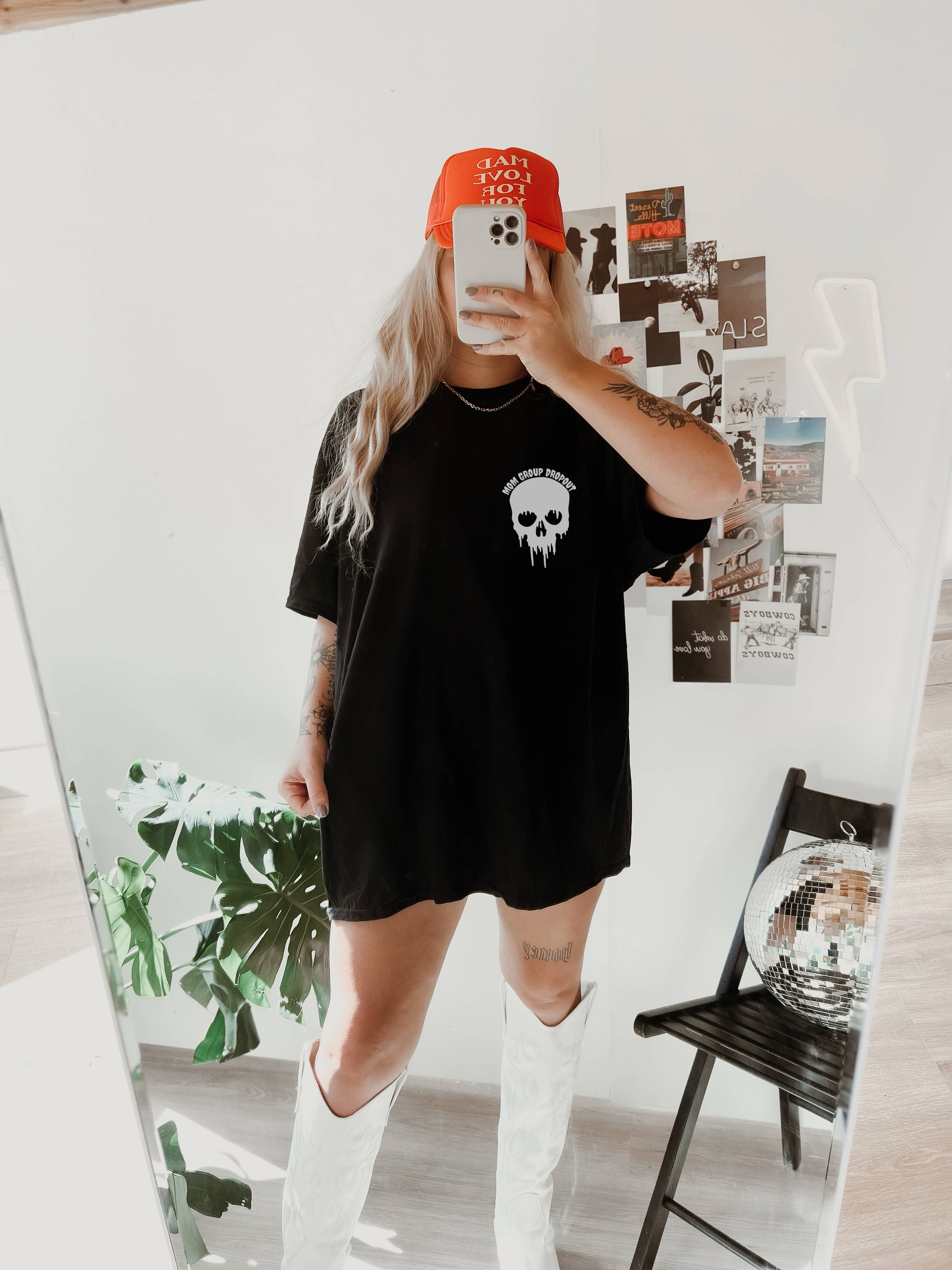 MOM GROUP DROPOUT TEE