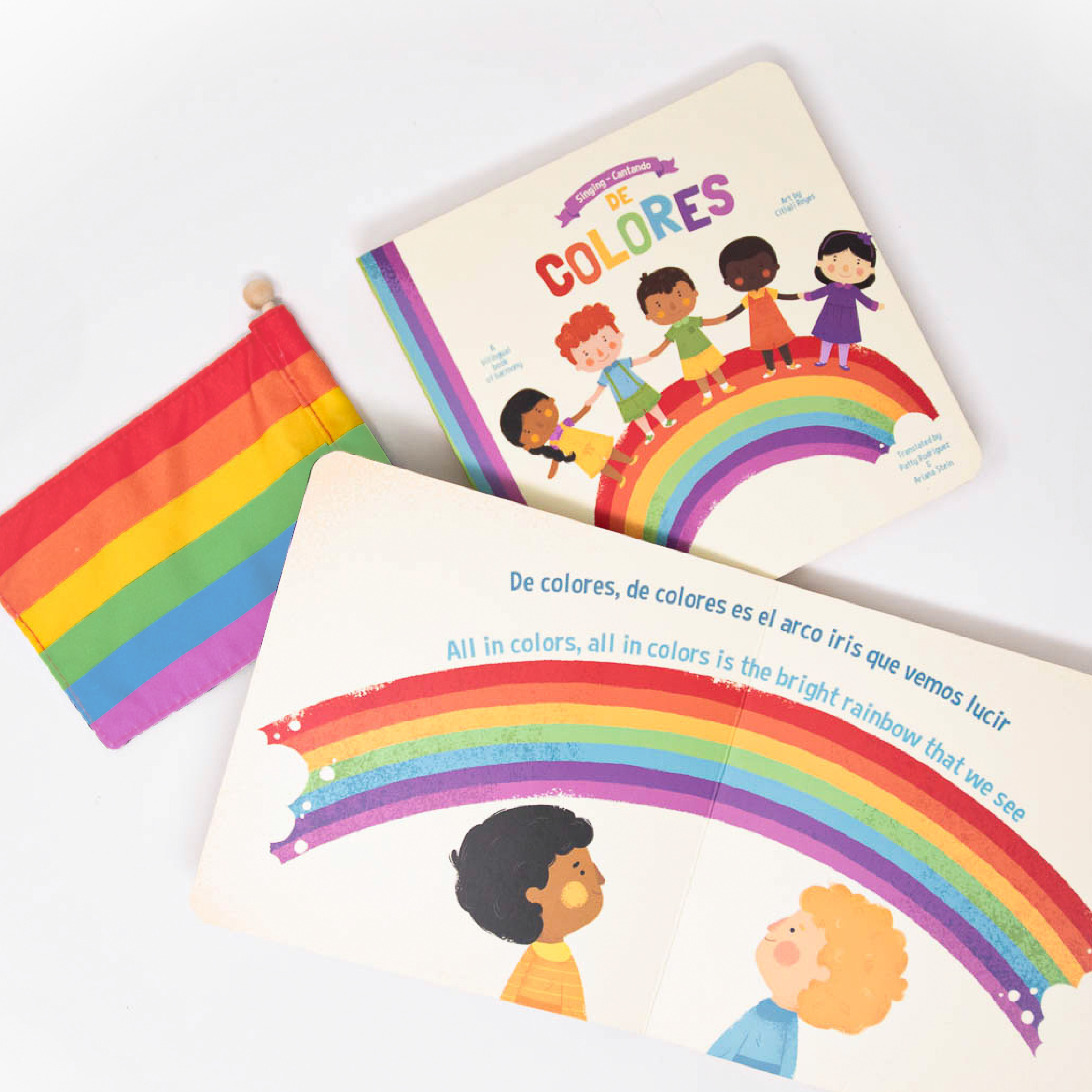 Singing / Cantando De Colores (Bilingual English and Spanish)