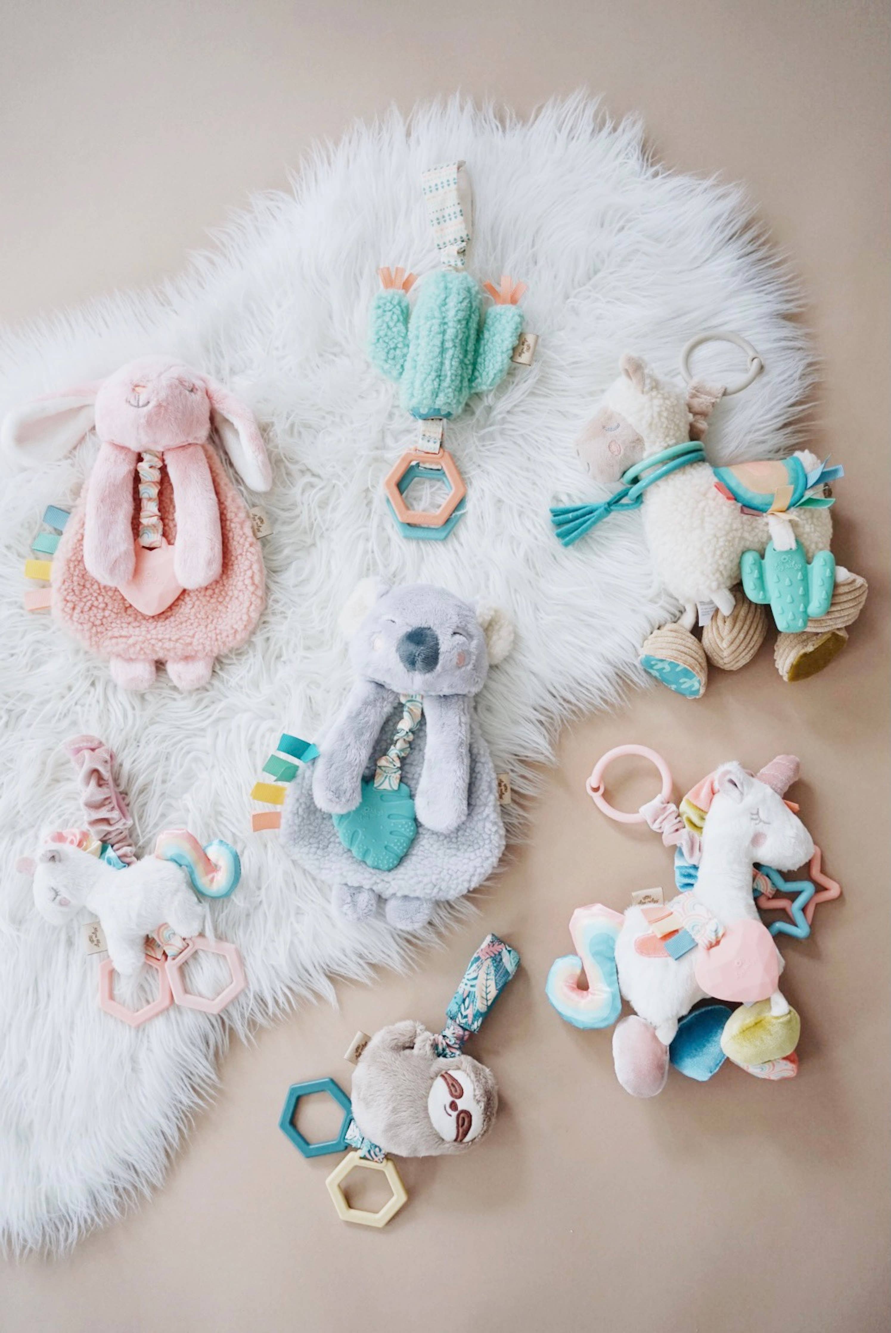 Itzy Friends Link & Love™ Activity Plush with Teether Toy - unicorn