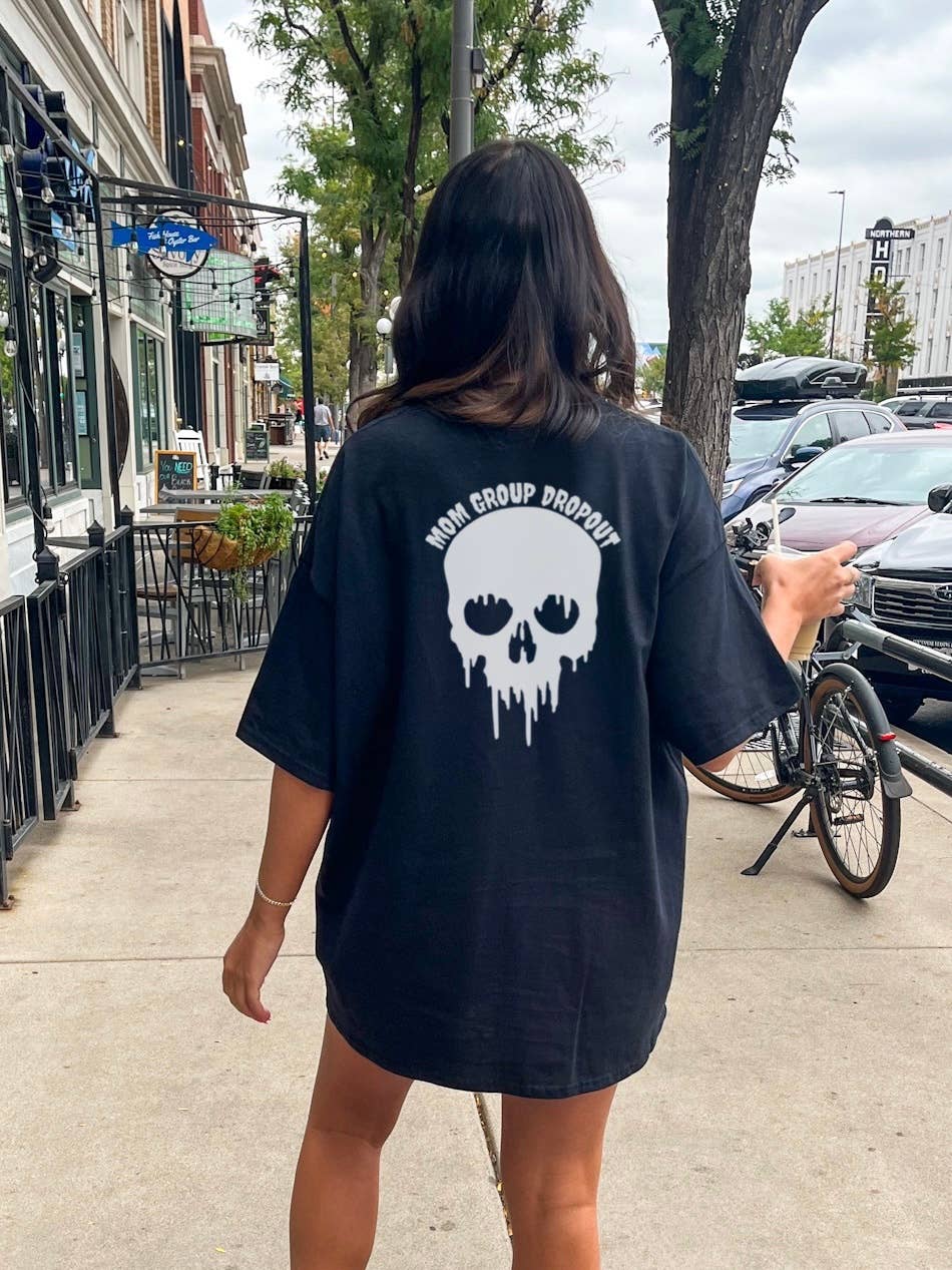 MOM GROUP DROPOUT TEE